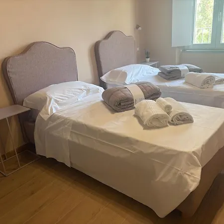 Ugo Luxury بيت ضيافة